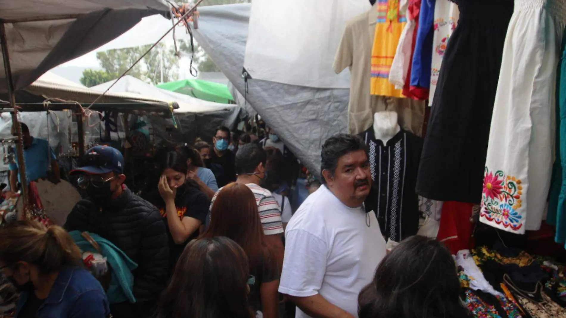 Asistentes tianguis de Tonalá